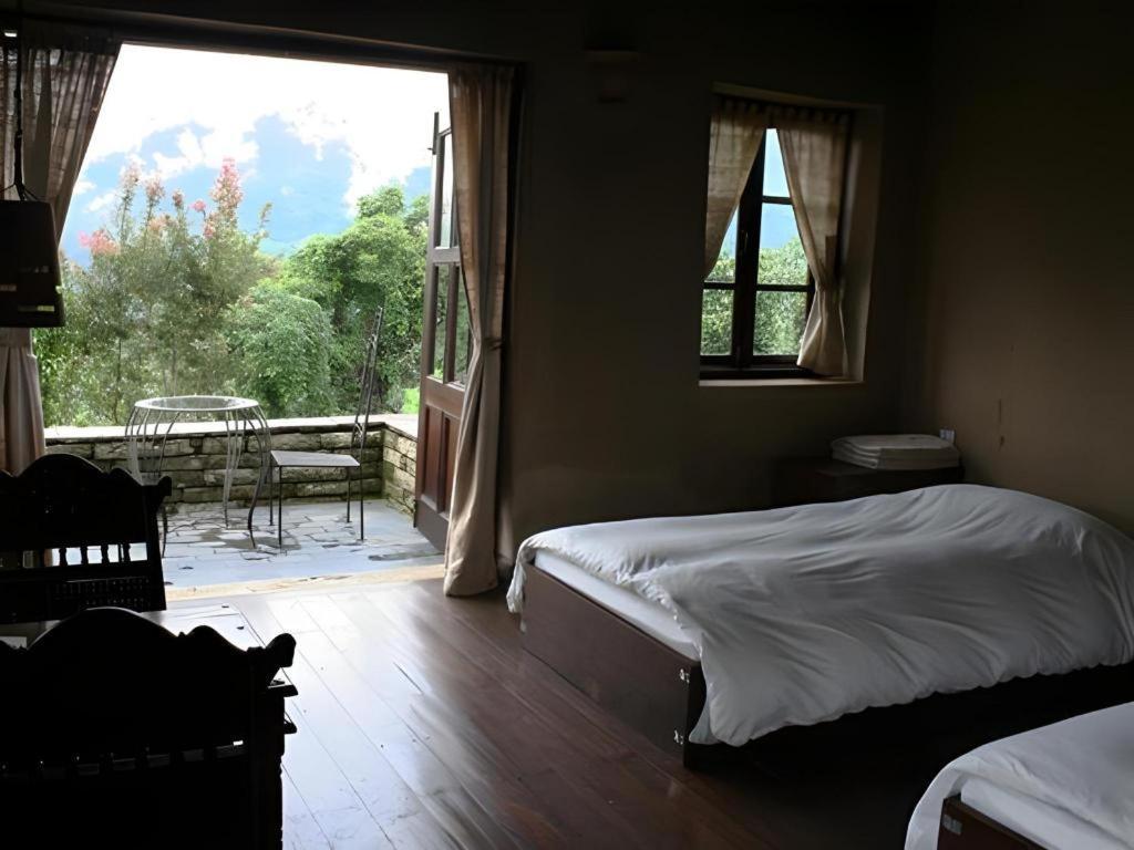 Hananoie - A Permaculture Resort ポカラ エクステリア 写真