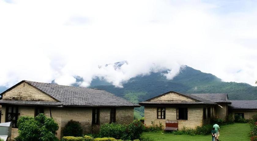 Hananoie - A Permaculture Resort ポカラ エクステリア 写真