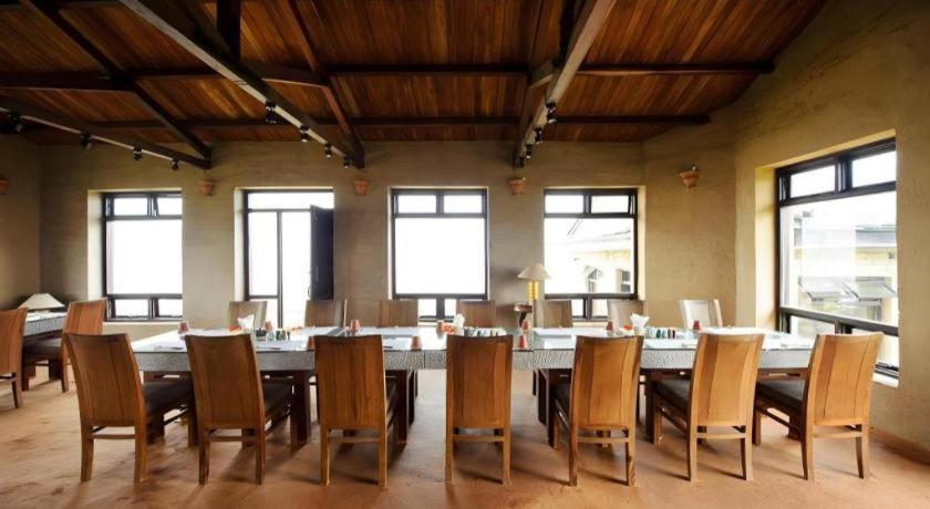 Hananoie - A Permaculture Resort ポカラ エクステリア 写真