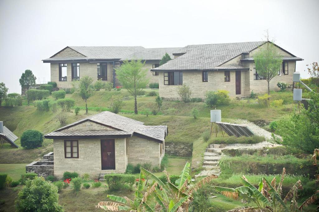 Hananoie - A Permaculture Resort ポカラ エクステリア 写真